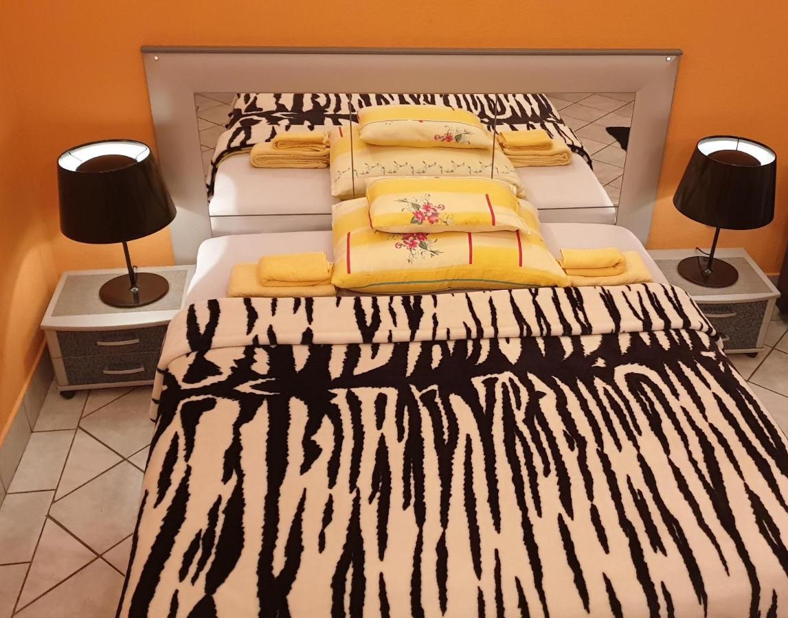 Apartment In The Center Of Budapest -Free Garage Parking Luaran gambar